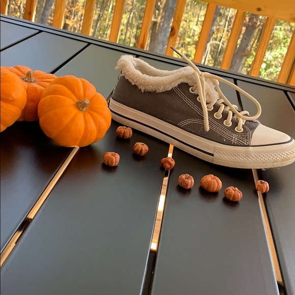 fur ankled dark grey converse styled shoes - Picture 2 of 3